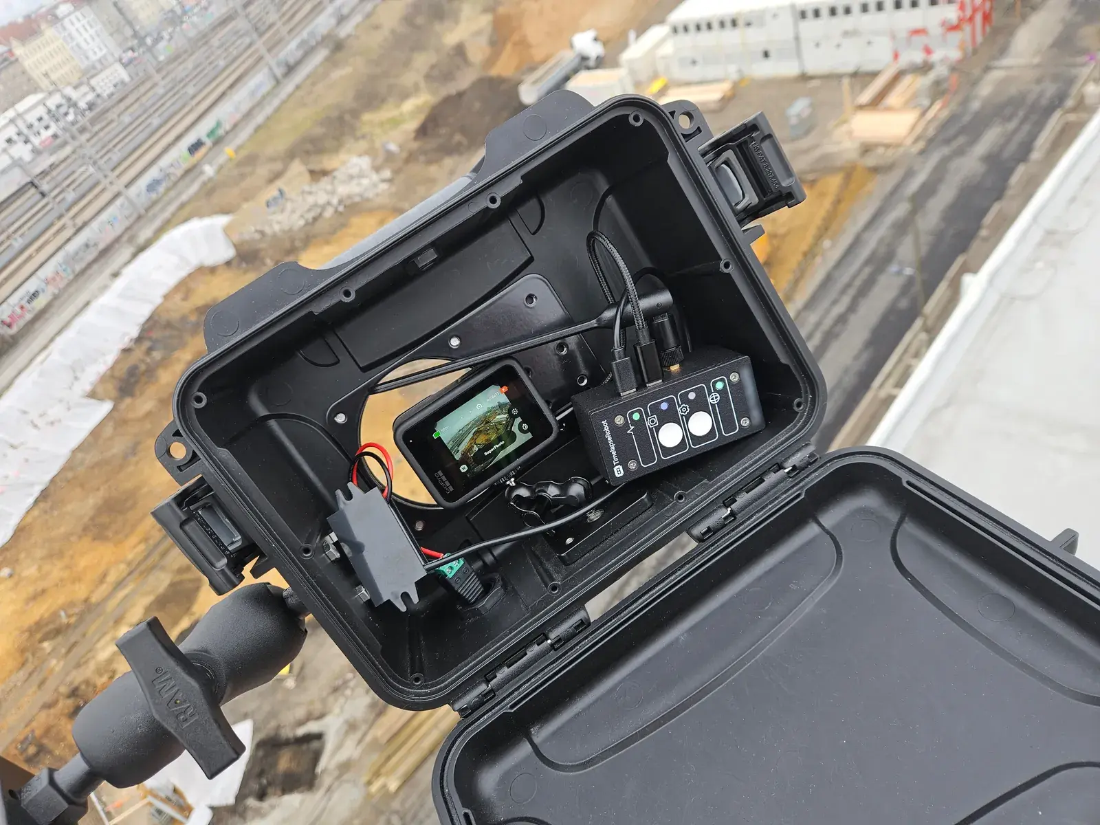 Open Timelapserobot box showing the camera and bridge on site