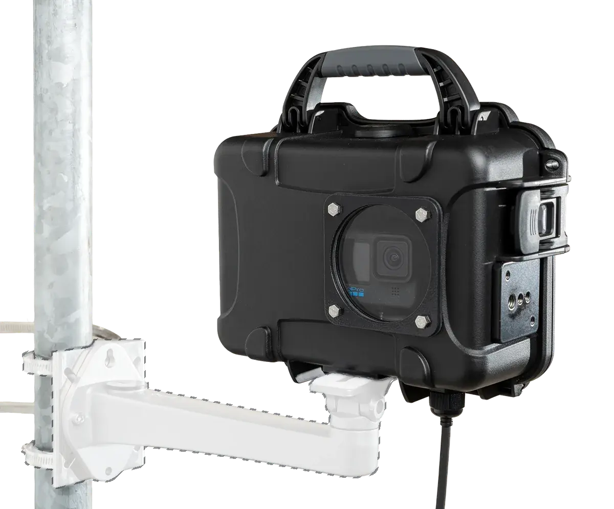 Timelapserobot Complete Setup mounted on a pole at a construction site